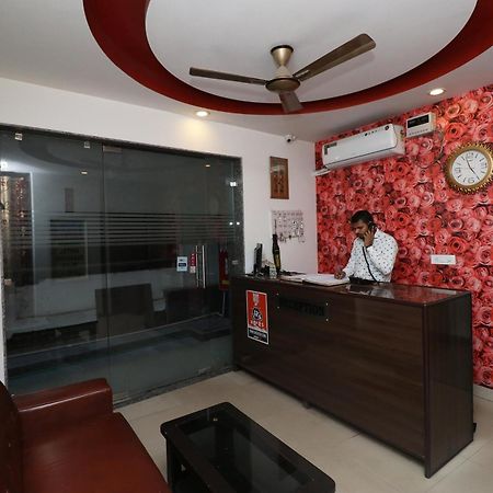 Oyo 11384 钻星酒店 新德里 外观 照片