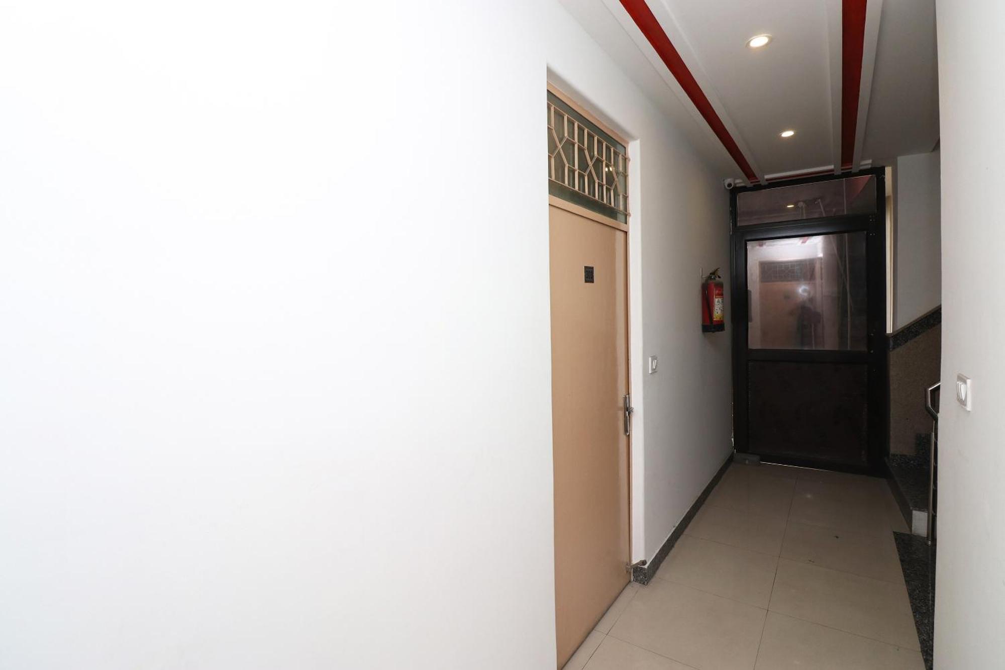 Oyo 11384 钻星酒店 新德里 外观 照片